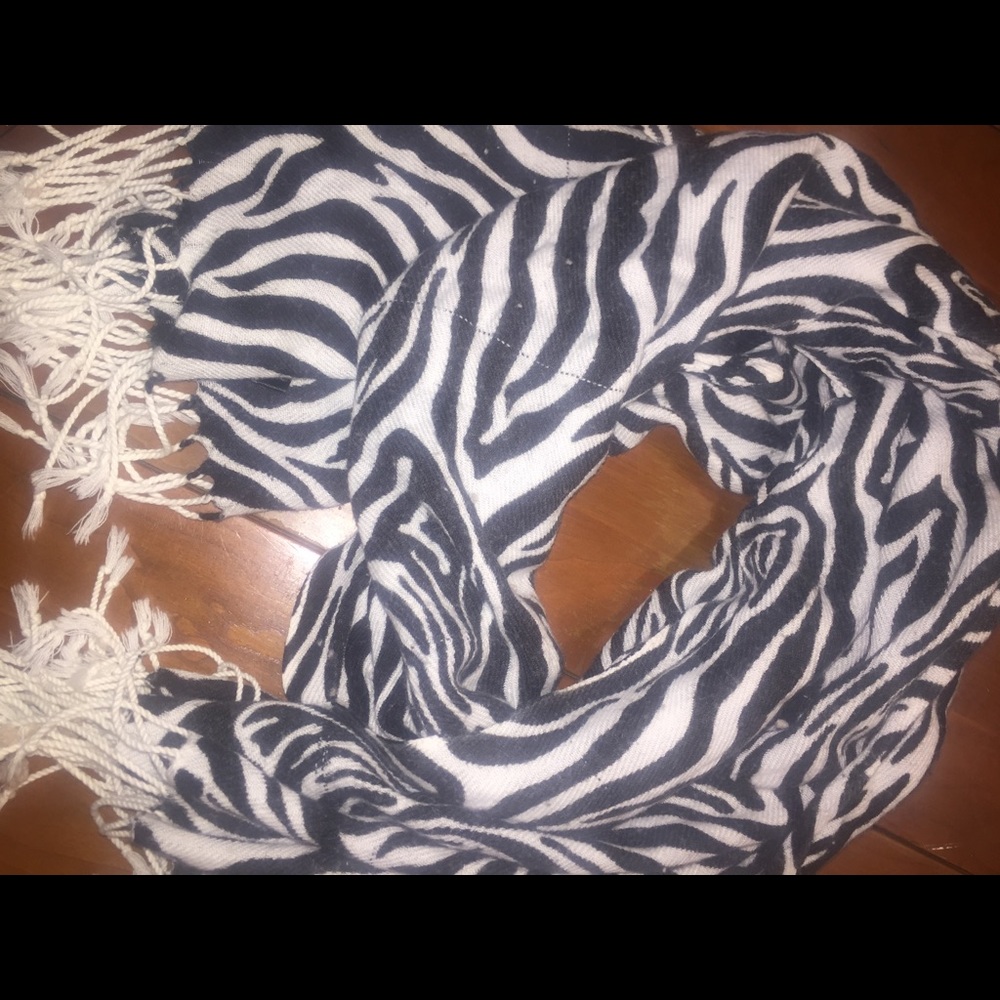 Zebra 🦓 print scarf!